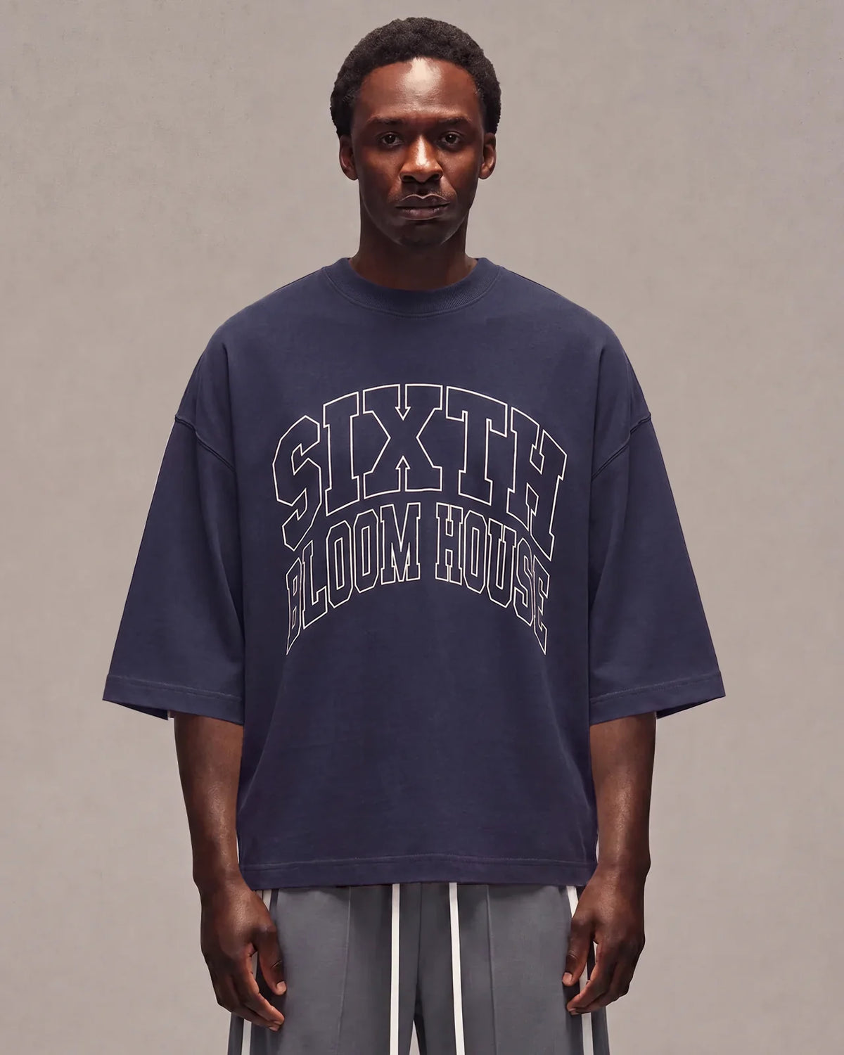 College Outline T-Shirt Navy voorkant